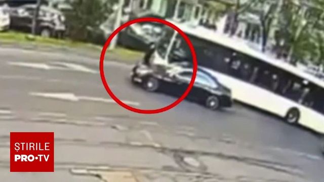 Bărbat reținut după ce a amenințat cu un pistol șoferul unui autobuz, în Sectorul 1