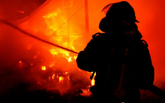Cinci persoane au fost evacuate dintr-un bloc de locuit în urma unui incendiu în orașul Briceni