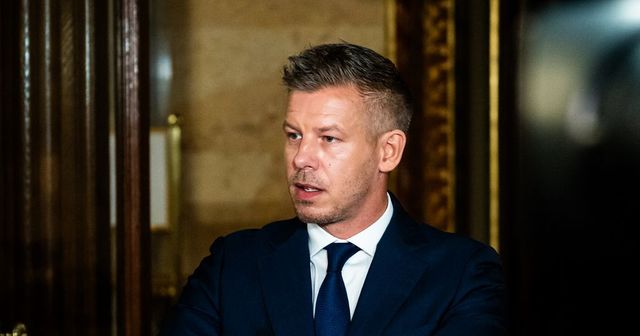 Magyar Péter rendkívüli beszédet mond a Széchenyi téren