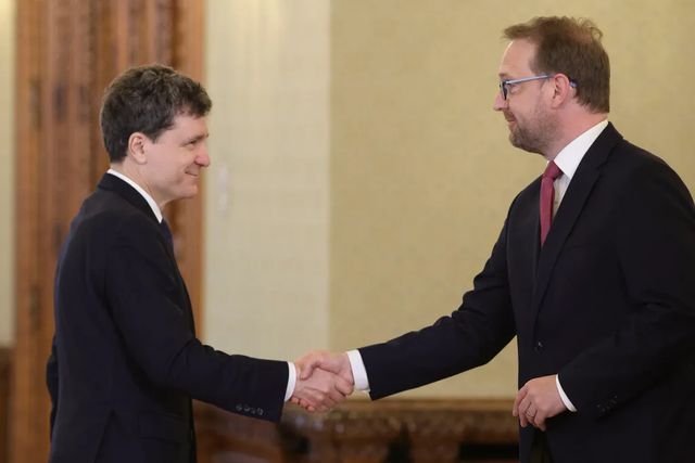 Protest în Timișoara pentru Dominic Fritz, după decizia CCR care îl lasă fără mandatul de primar