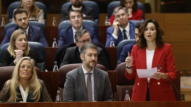 Polémica en la Asamblea de Madrid: Ayuso carga contra la “francoesfera” de Pedro Sánchez