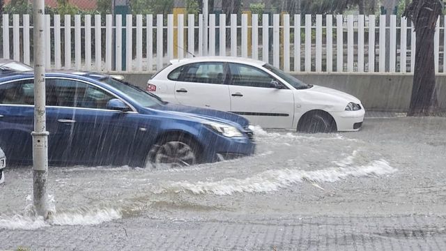 Cataluña registra lluvias localmente torrenciales en una jornada sin clases en cinco comarcas