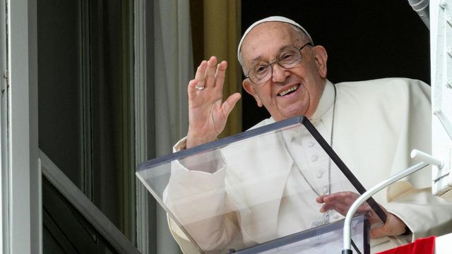 Il Papa a riposo, 'lieve stato influenzale'