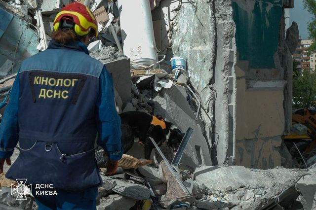 Crește numărul victimelor în urma bombardamentelor rusești asupra Kievului: 12 persoane au murit. Război în Ucraina, ziua 1541