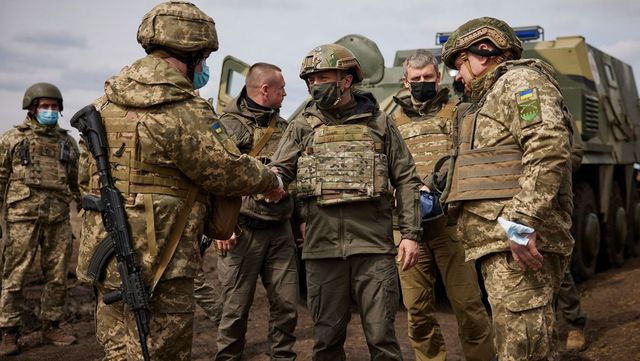 Volodimir Zelenski, în Donbas, în apropriere de front