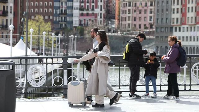 España logró un 2024 récord en turistas y gasto, con 94 millones de viajeros