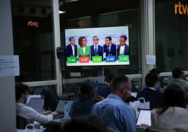 Juanma Moreno roza la mayoría absoluta a 12 días de las elecciones andaluzas