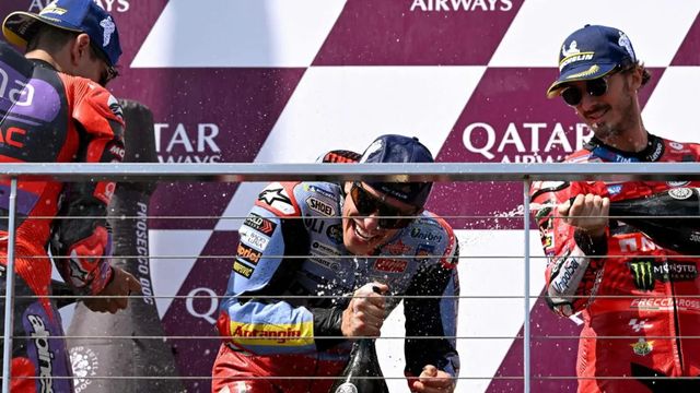 Marc Márquez gana el MotoGP de Australia tras una intensa batalla con Jorge Martín