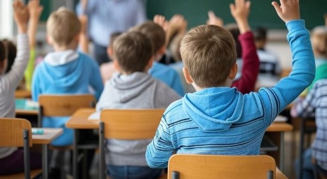 Maestro delle elementari arrestato in flagranza a scuola per violenza sessuale su una bimba di 10 anni