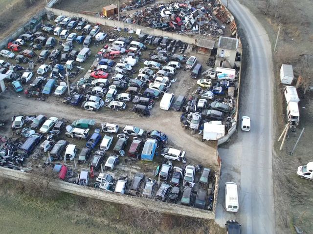 Peste 130 de vehicule ridicate în urma a 20 de percheziții într-un dosar de contrabandă