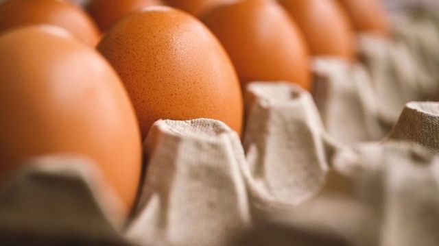 ANSA retrage de pe piață un lot de ouă de găină din cauza riscului de contaminare cu Salmonella