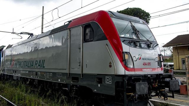 Macchinista di Mercitalia travolto e ucciso da un treno nel Reggiano