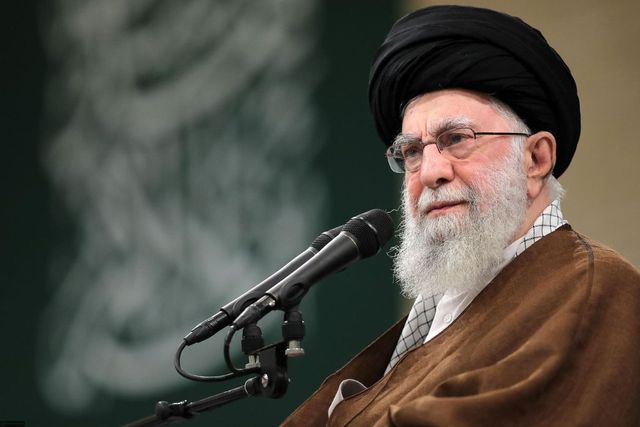 Medioriente: Khamenei, deve essere emessa condanna a morte per Netanyahu