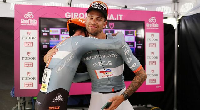 Giro d’Italia 2026, Ganna vince cronometro Massa: Eulalio resta in maglia rosa