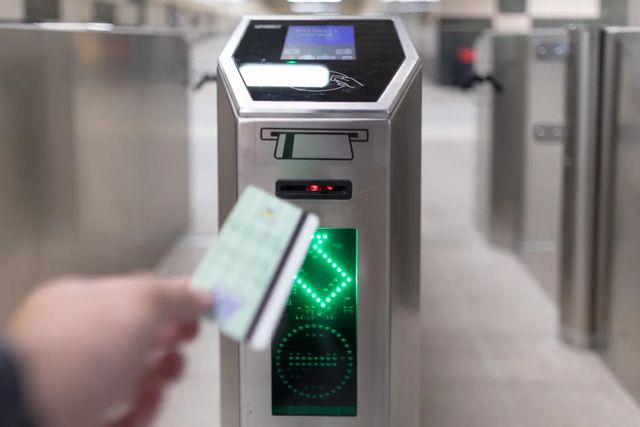 Ordinul privind scumpirea călătoriei cu metroul, publicat în Monitorul Oficial. Care sunt noile prețuri și de când se aplică