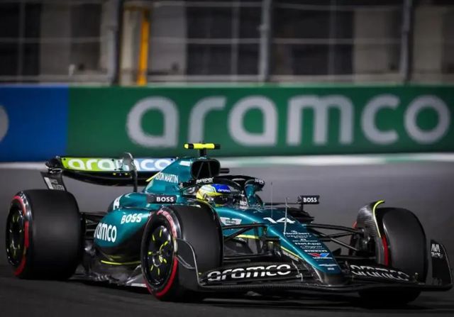 Aston Martin le pone fácil la salida a Alonso