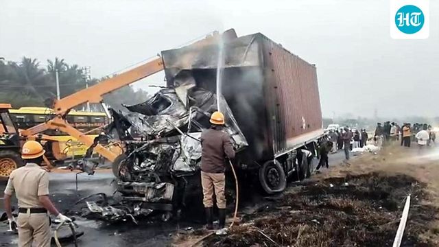 Karnataka: 6 dead as sleeper bus collides with truck