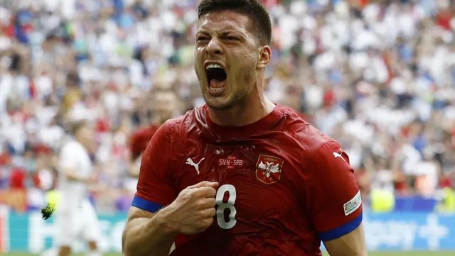 Jovic evita al límite el abismo serbio