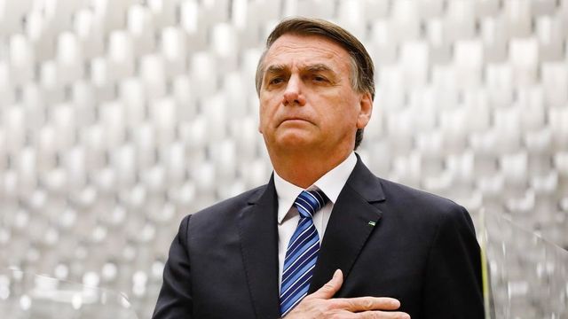 La Policía acusa a Bolsonaro de falsificar su cartilla de vacunación contra la covid