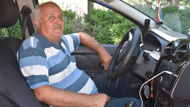 Lecția de viață oferită de un taximetrist din Botoșani, care a găsit o sacoșă de rafie plină cu bani sub scaun