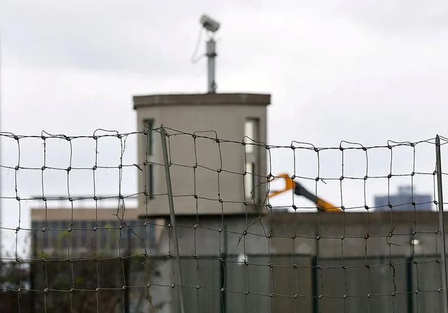 Con una sierra y sábanas, así fue la última de las fugas de prisión que preocupan a Francia