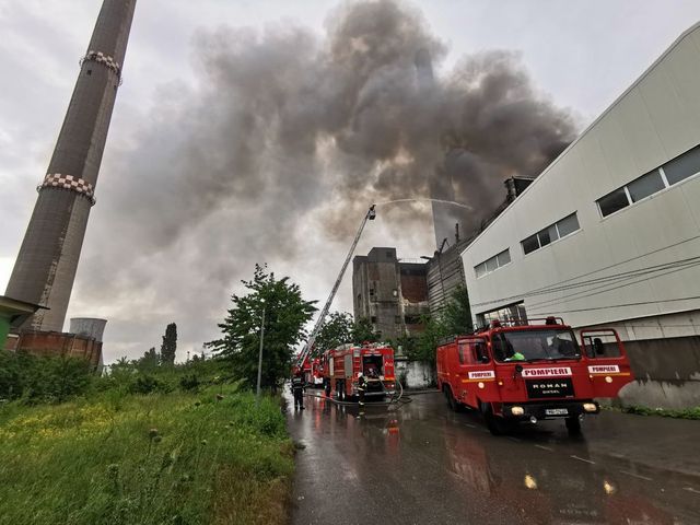 Un nou incendiu a izbucnit în interiorul incineratorului de deșeuri de la Brazi