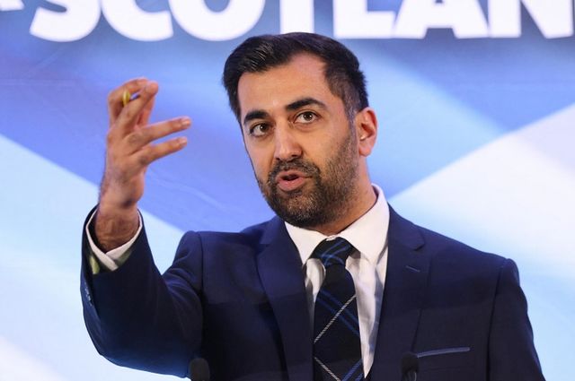 Humza Yousaf è il nuovo leader in Scozia