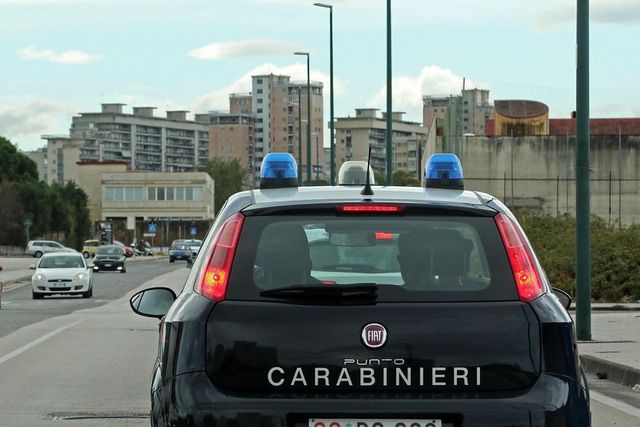 Napoli, morto operaio caduto dal terzo piano