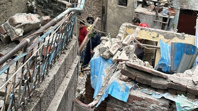 Delhi News: Multi-Storey Building Collapses in Karol Bagh, Several Trapped Under Debris