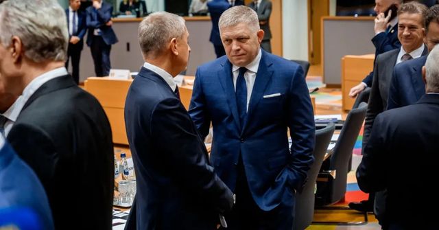 Fico před návštěvou Babiše řekl, že věří v obnovení společných jednání vlád