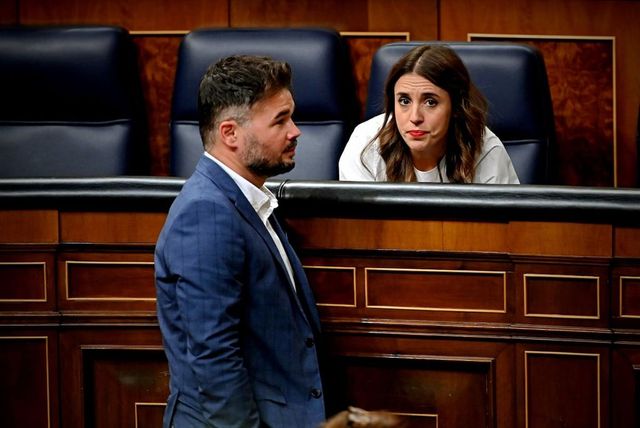 Irene Montero se acerca a Gabriel Rufián para intentar reflotar a Podemos