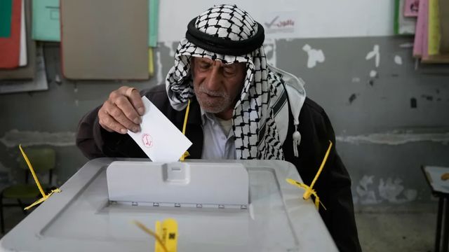 Cisjordania y Gaza celebran sus primeras elecciones desde el inicio de la guerra