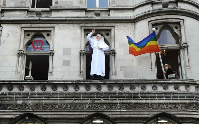 Papa spune că Biserica este deschisă tuturor, inclusiv comunității gay, dar are reguli