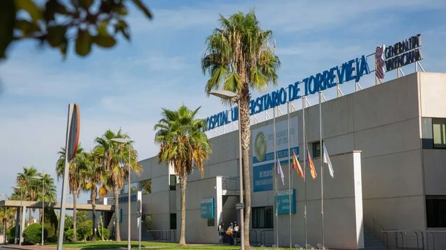 Un incendio en el Hospital de Torrevieja deja dos heridos y obliga a desalojar la segunda planta