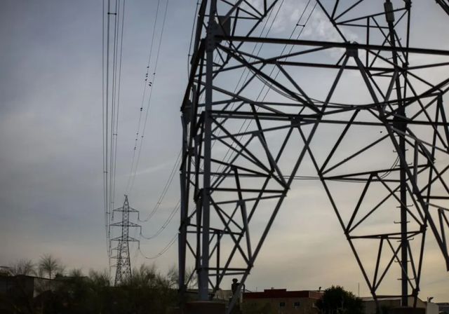 Las eléctricas confían en que la CNMC reconsiderará su propuesta definitiva de retribución a las redes