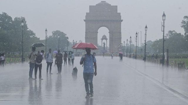 Karnataka On Alert As Heavy Rains Trigger School Closures, Massive Traffic Snarls