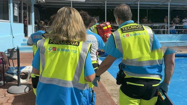 En la UCI un joven británico tras tirarse de cabeza a la piscina de un hotel en Ibiza