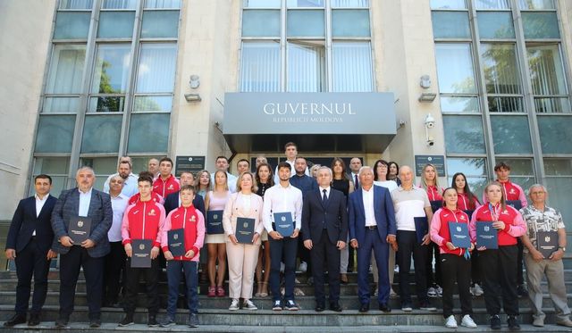 Premii în valoare de circa 1,5 milioane lei pentru sportivii și antrenorii moldoveni