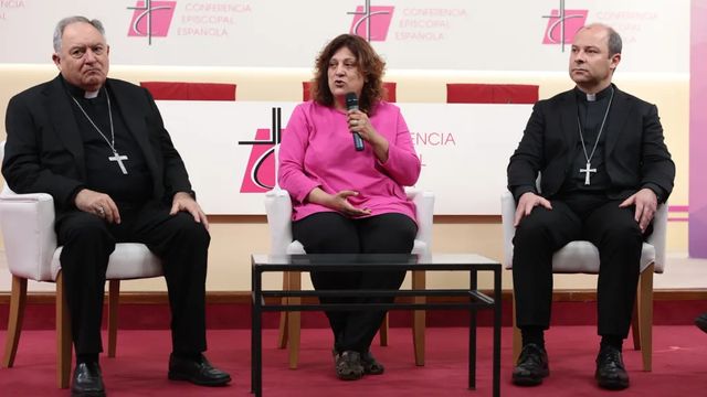 El obispo de Canarias afirma que “habría que meter a mucha gente en un cayuco para ver cómo llegan”