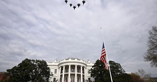 Alertă la Casa Albă după ce o mașină s-a izbit de o poartă a complexului în care se află președintele SUA