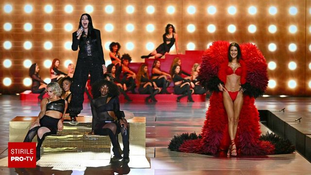 Show-ul Victoria’s Secret a revenit după 6 ani și a adus în premieră pe podium fotomodele trans