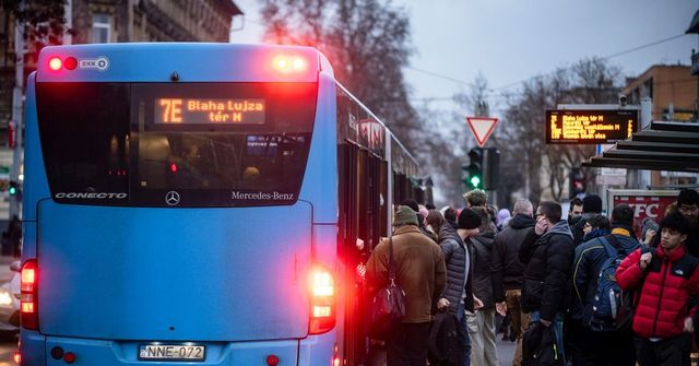 Karácsony Gergely szerint nincs járatritkítás Budapesten, majd elismerte, hogy van