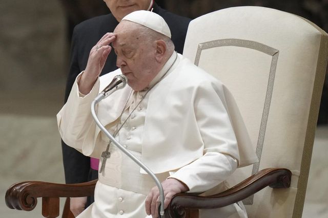 Il Papa ha trascorso la notte senza ventilazione meccanica