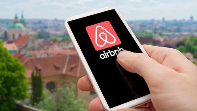 Consumo multa con 64 millones a Airbnb por anunciar viviendas sin licencia