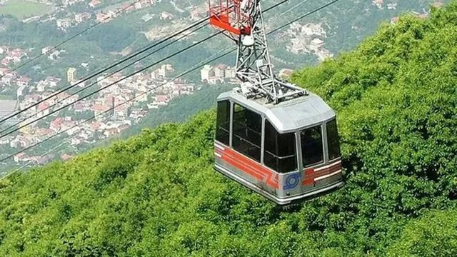 El desplome de un teleférico deja cuatro muertos en Nápoles