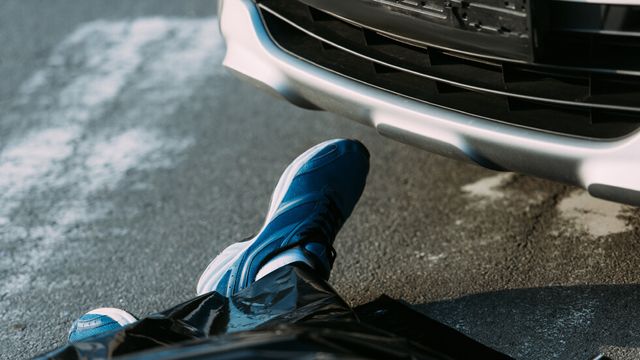 Кола блъсна и уби две жени на тротоар във Варна и се вряза в магазин