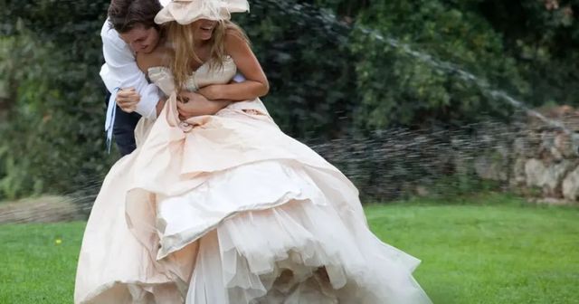 Ci si sposa sempre meno e sempre più tardi