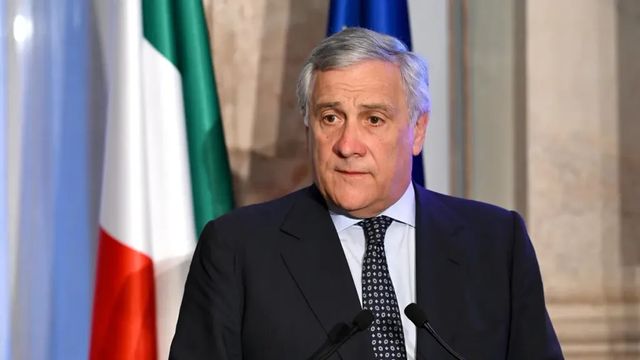 Tajani, no a tasse sugli extraprofitti, creare tavolo con banche