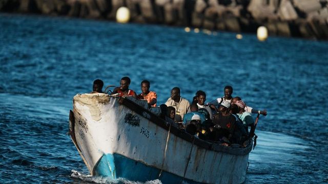 Peste 500 de migranți, salvați în largul Insulelor Canare din Spania