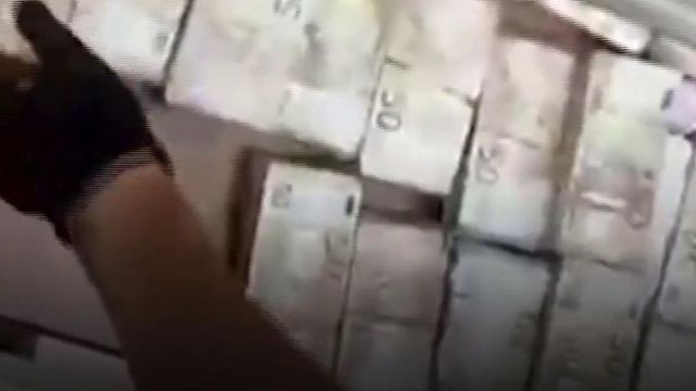 Poliția italiană a descoperit trei milioane de euro ascunși în casa unui baron al drogurilor din Napoli